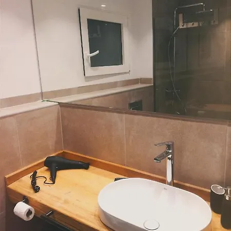 Piso Centrico De 3 Con Terraza Y Vistas Girona