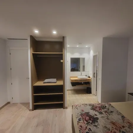 Piso Centrico De 3 Con Terraza Y Vistas * Girona